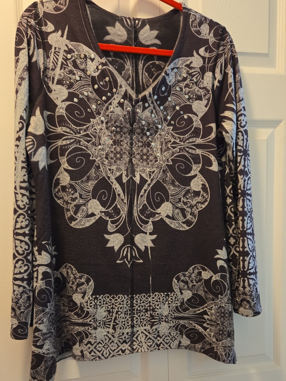 Women's Black & White Patterned V-Neck Top